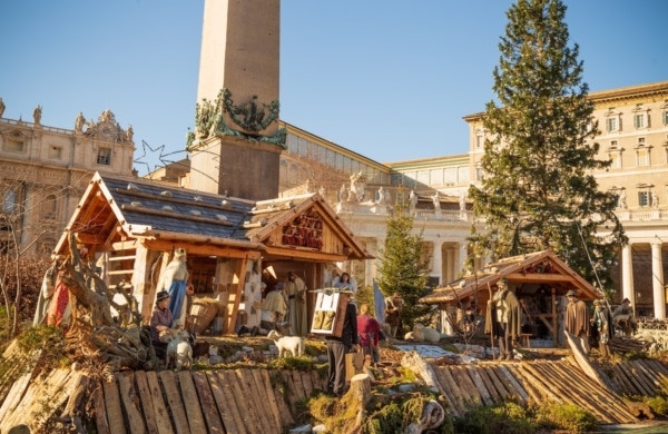 Crèche de Noël située sur la place Saint Pierre au Vatican