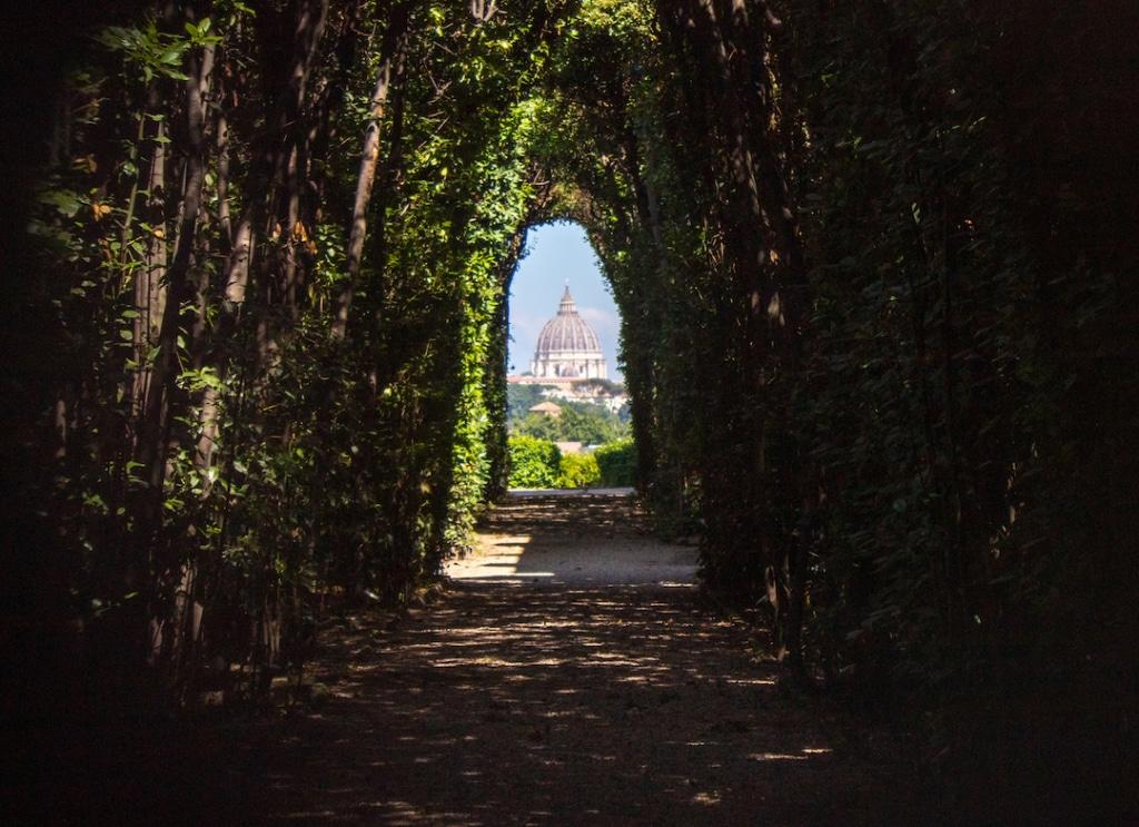 Dôme de la Basilique Saint Pierre depuis un trou de serrure à l'Aventin