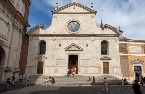 Extérieur de l'église Santa Maria del Popolo à Rome