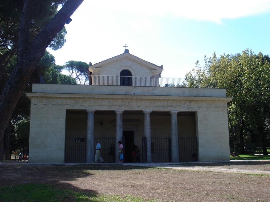 Église Santa Maria Immacolata dans la Villa Borghese à Rome