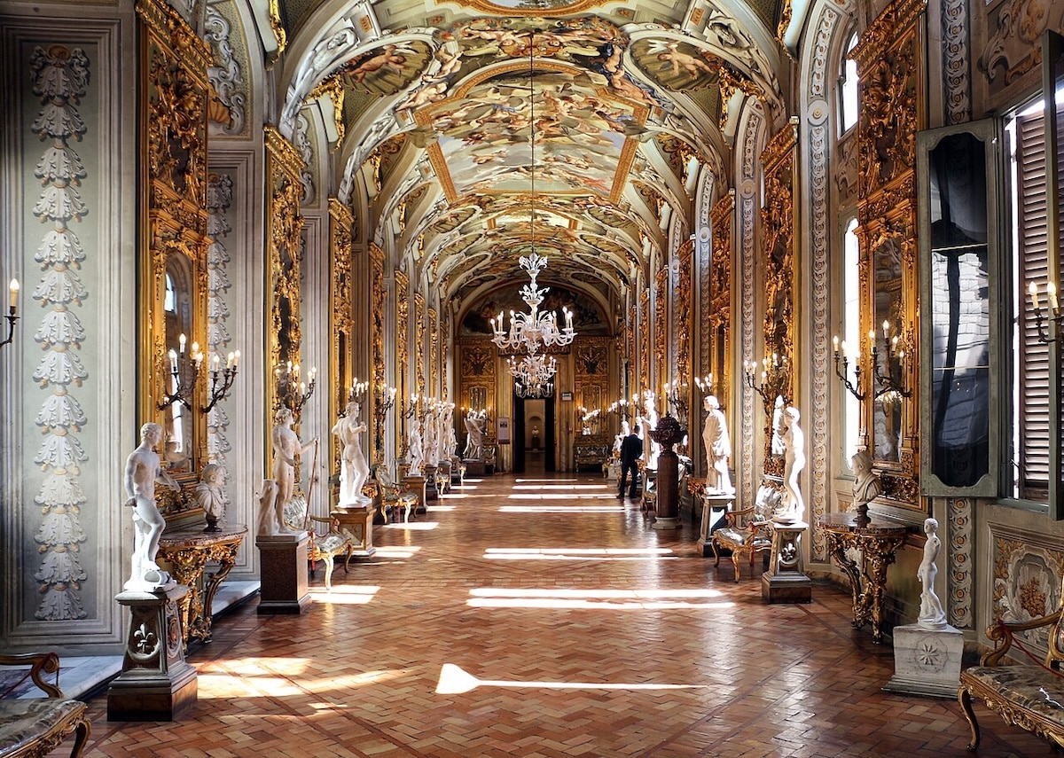 Galerie des miroirs de la Galeria Doria Pamphilj à Rome