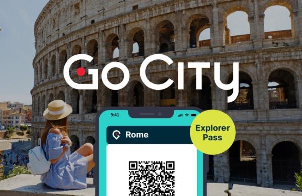 Photo du pass touristique Go explorer Pass Rome avec le Colisée en arrière plan