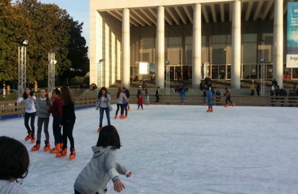 Patinoire dans le quartier EUR à Rome