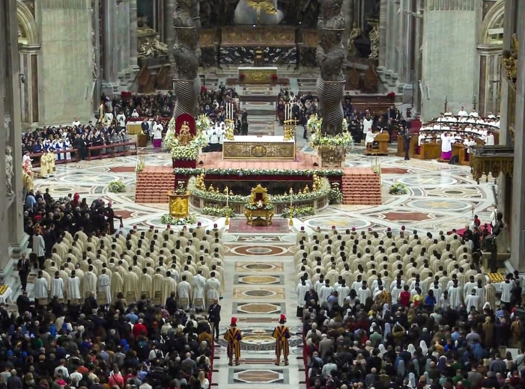 Messe de minuit à l'intérieur de la Basilique Saint Pierre à Rome