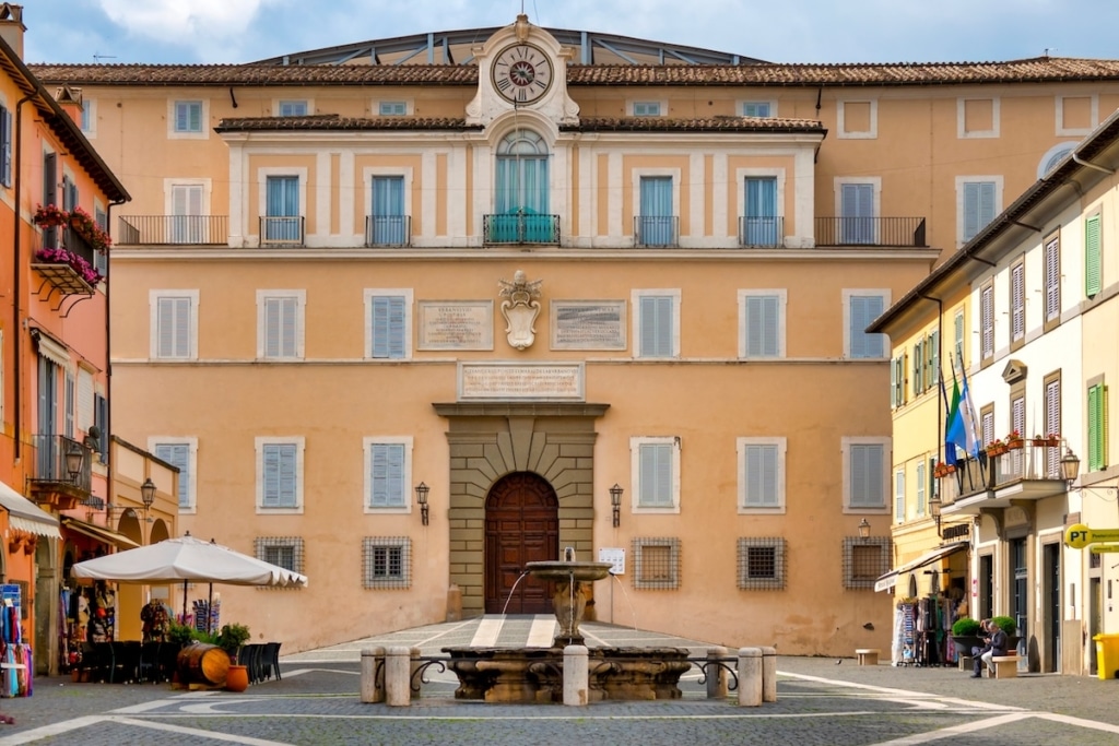 Façade du palais des papes à Castel Gandolfo, près de Rome