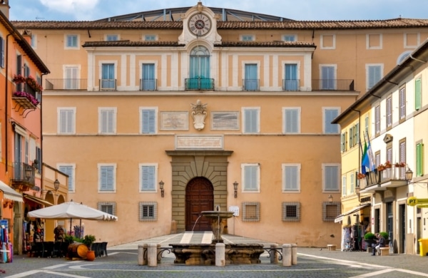 Façade du palais des papes à Castel Gandolfo, près de Rome