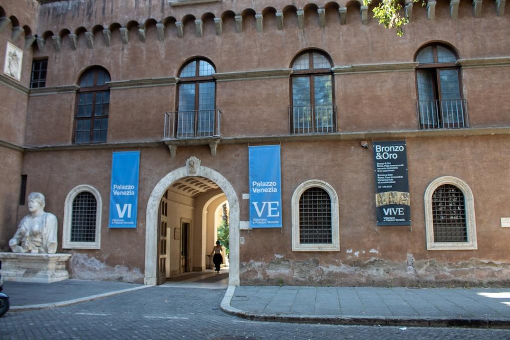 Extérieur du Palazzo Venezia à Rome