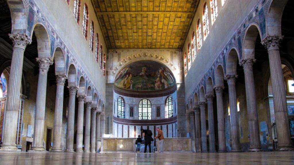La basilique Sainte Sabine est une des plus anciennes églises de Rome.