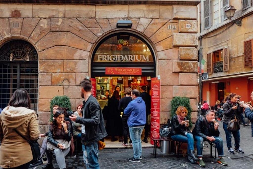 Frigidarium est un glacier à Rome qui propose des glaces faits avec des produits de saison.