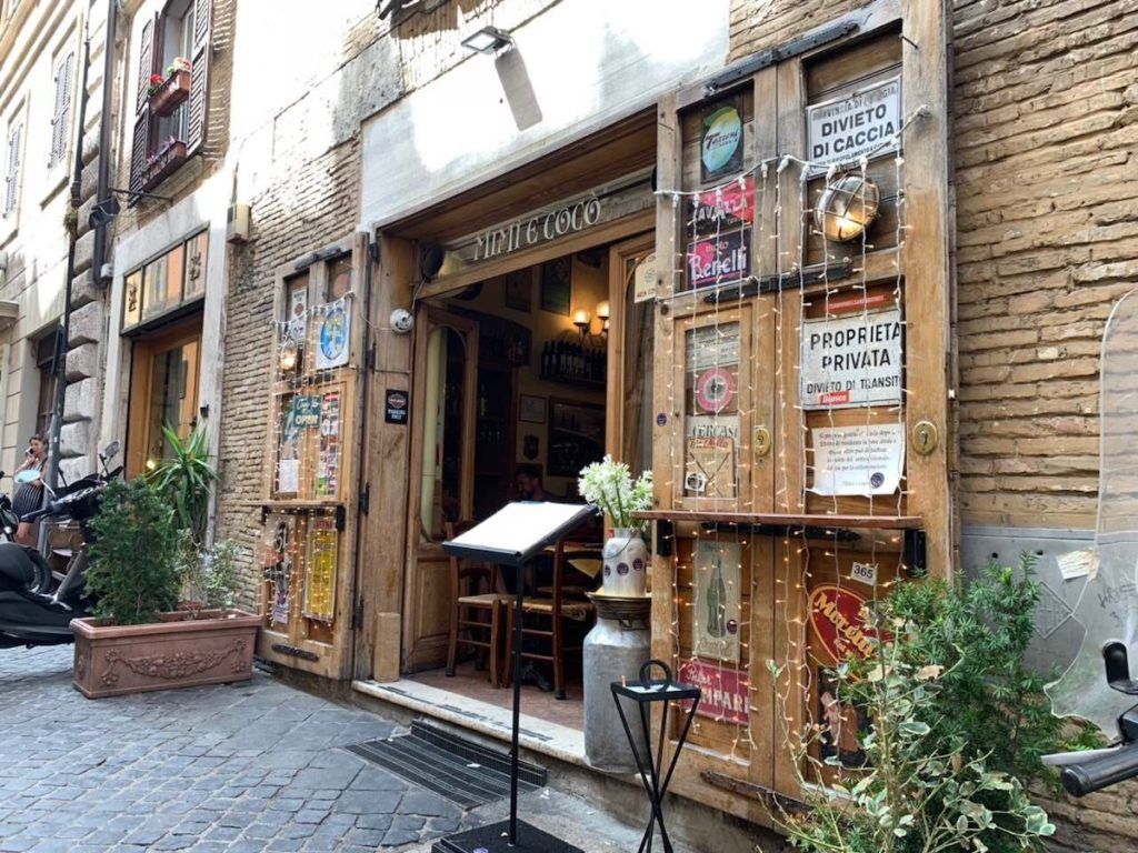 Mimi e Coco est un petit restaurant qui propose de délicieuses pâtes dans une ambiance très conviviale et chaleureuse.