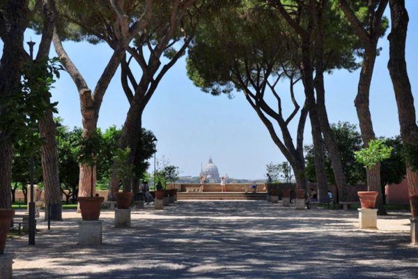 Panorama depuis le Parco Savello, le jardin des orangers à Rome