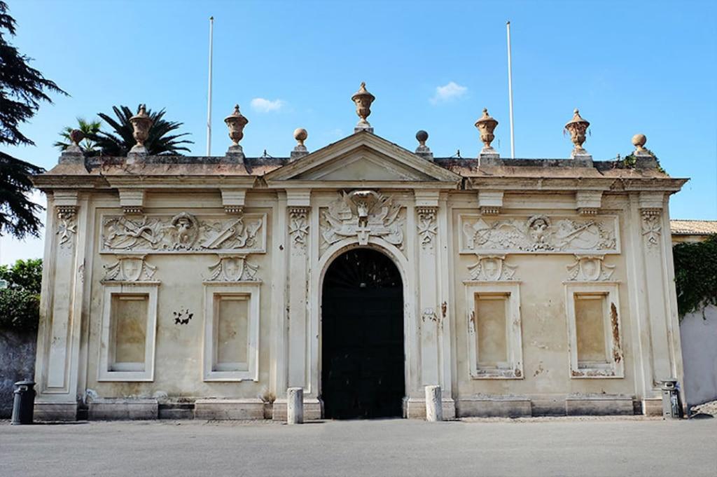 Place des Chevaliers de Malte à Rome et la célèbre serrure