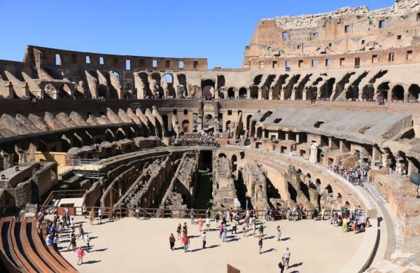 Les arènes du Colisée à Rome