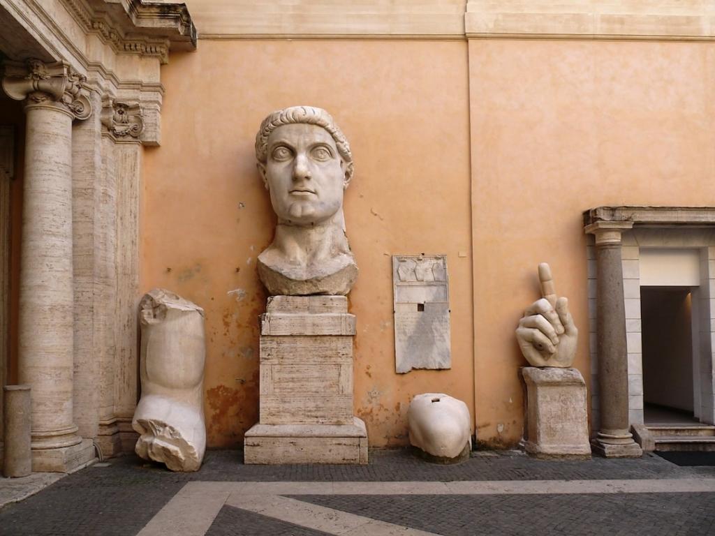 Restes de statue présent aux musées du Capitole à Rome