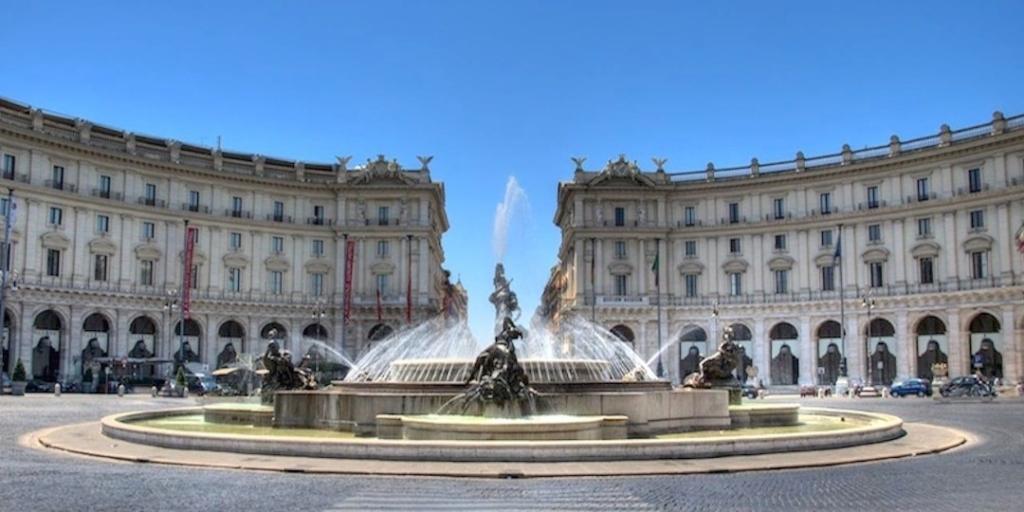 Fontaine des Naïades située sur la place de la République à Rome