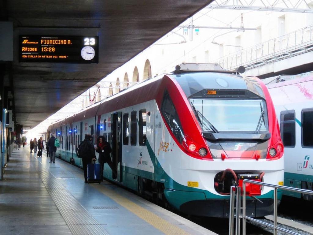Train Leonardo Express en gare à Rome