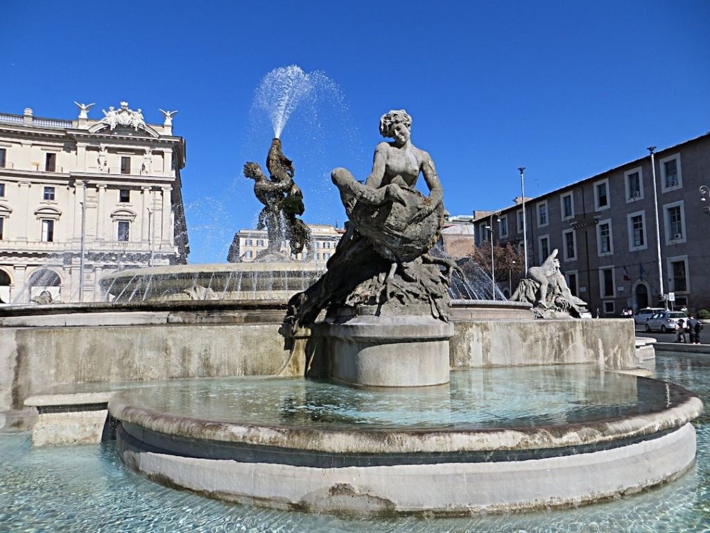 Fontaine des Naïades située sur la place de la République à Rome