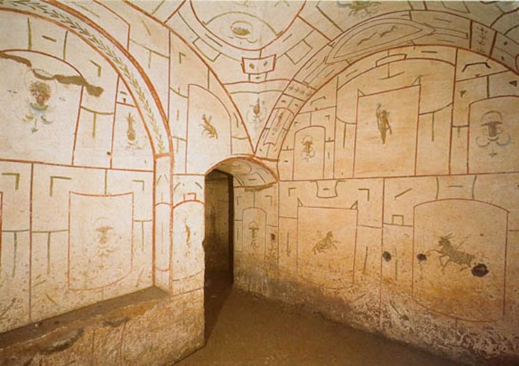 Intérieur des catacombes de Saint Sébastien. On voir les murs décorés de fresques très minimalistes.