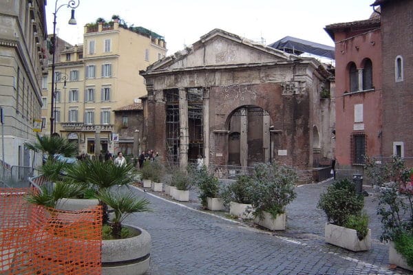 Portique d'Octavie dans le ghetto juif à Rome