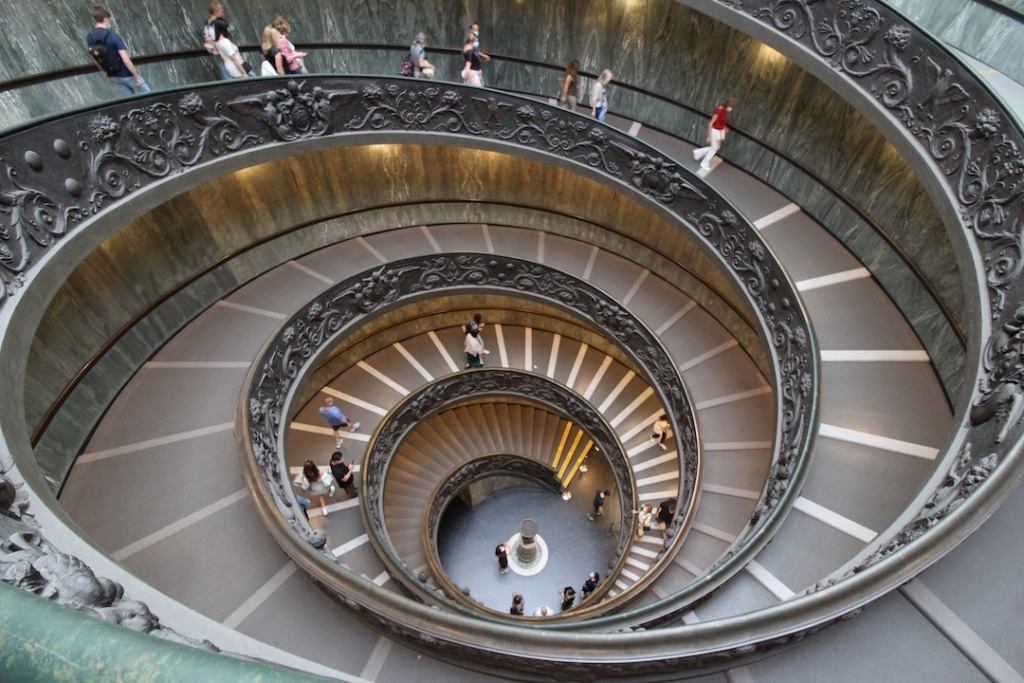 Escalier de Bramante dans les musées du Vatican à Rome