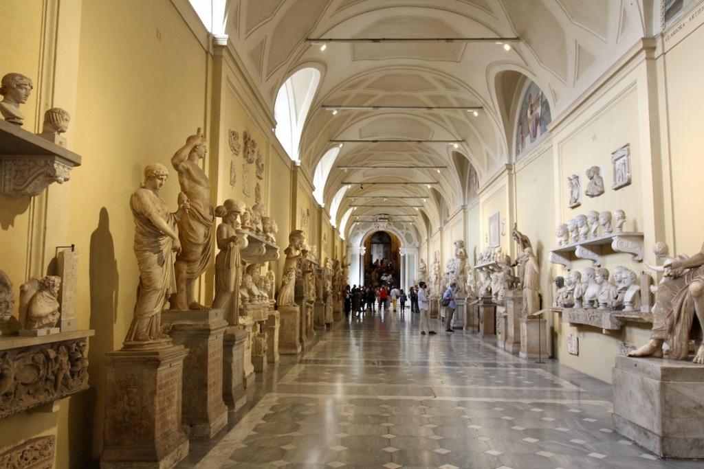 Galerie de sculptures dans les musées du Vatican