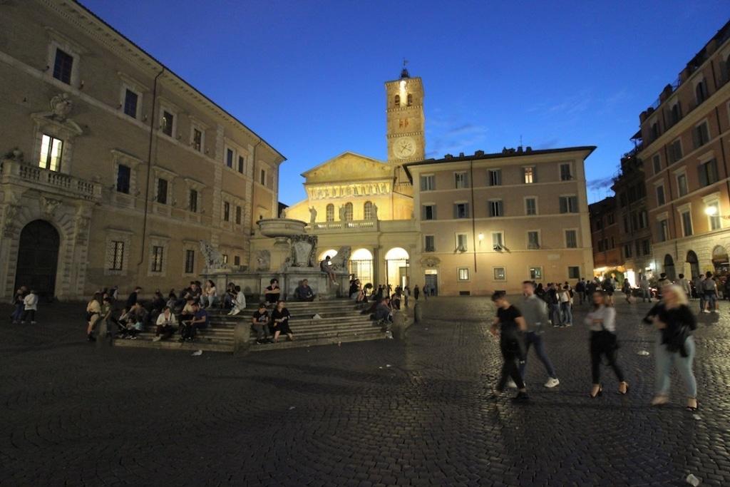 Piazza di Santa Maria in Trastevere à Rome