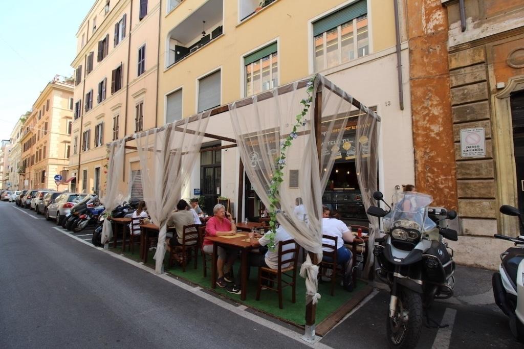 Extérieur du restaurant Semplice à Rome