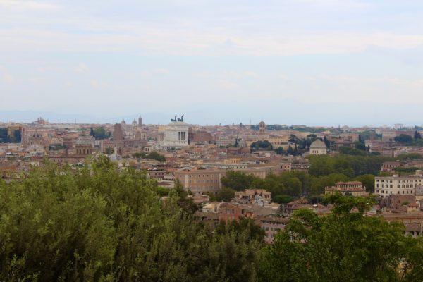 Vue sur Rome depuis la colline du Janicule à Rome