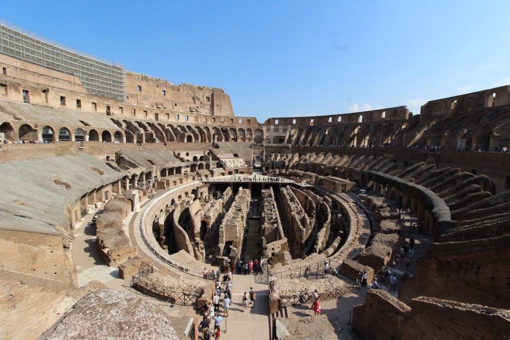 Vue panoramique de l'intérieur du Colisée