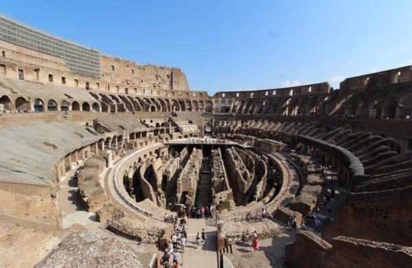 Vue panoramique de l'intérieur du Colisée