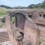 Restes de gradins au Circus Maximus à Rome