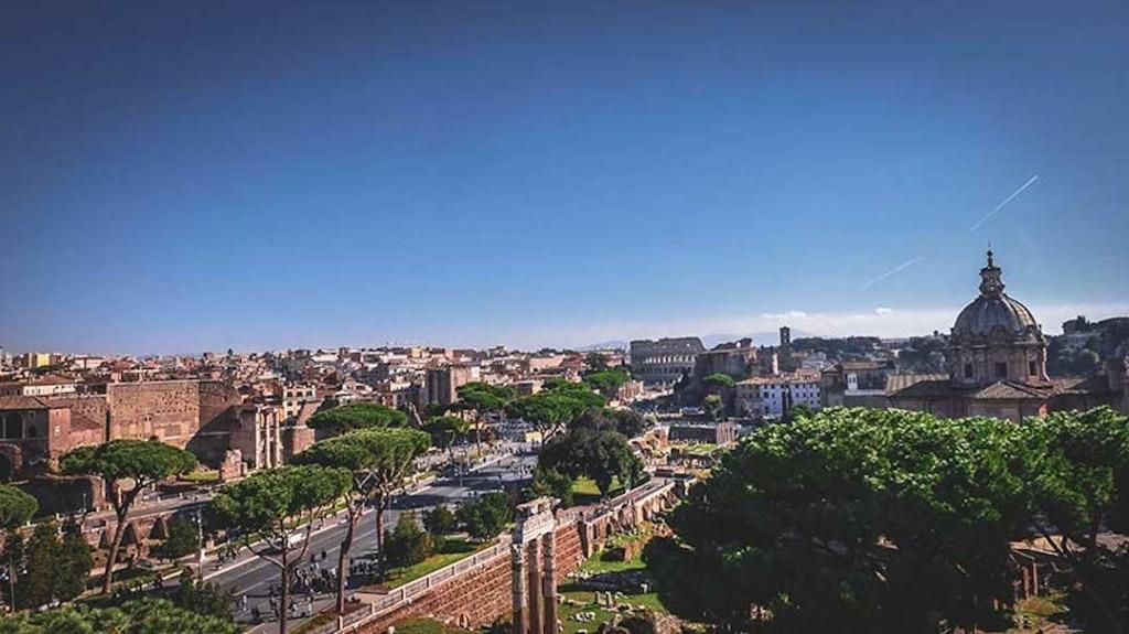 Vue depuis la terrasse du monument Victor Emmanuel II à Rome