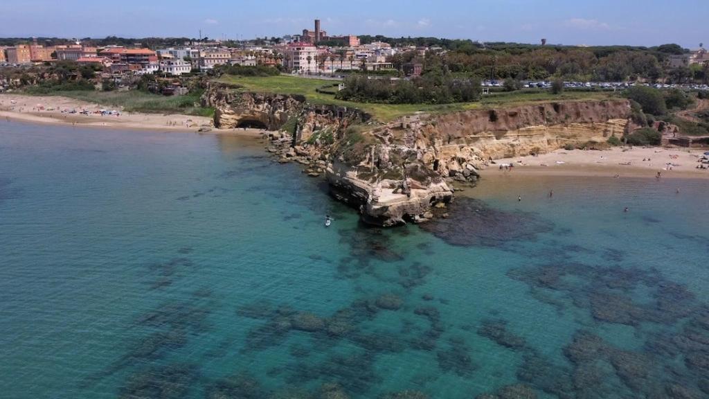 Vue aérienne des plages à Anzio près de Rome