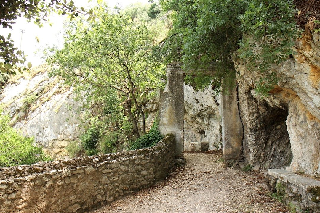 Promenade dans la Villa Gregoriana à Tivoli