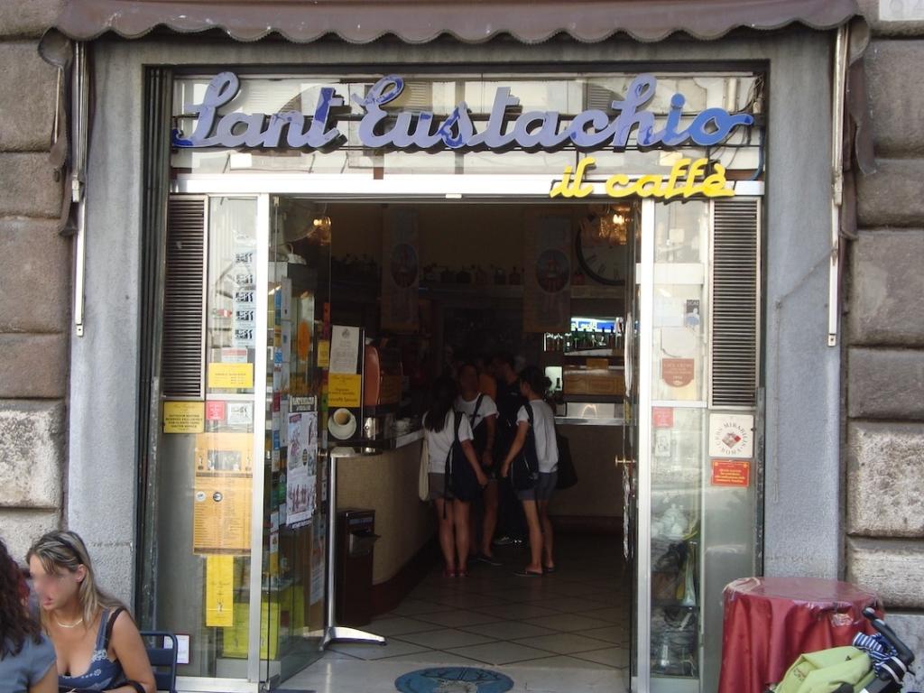 Devanture du café Sant Eustachio à Rome