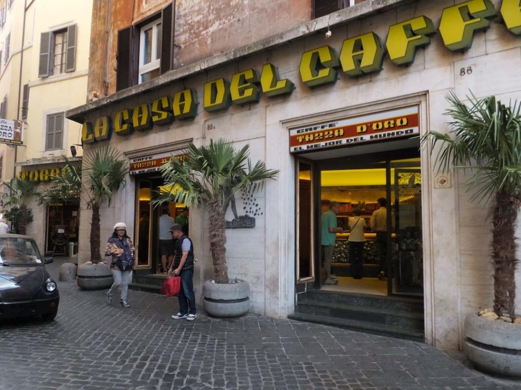 Devanture du café Tazza d'oro à Rome