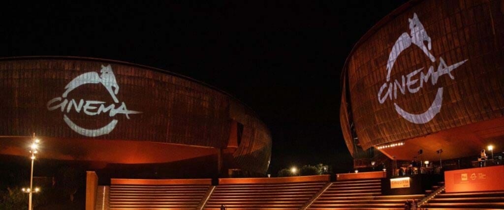 Vue sur l'Auditorium Parco della Musica où est projeter el logo du Rome Film Fest