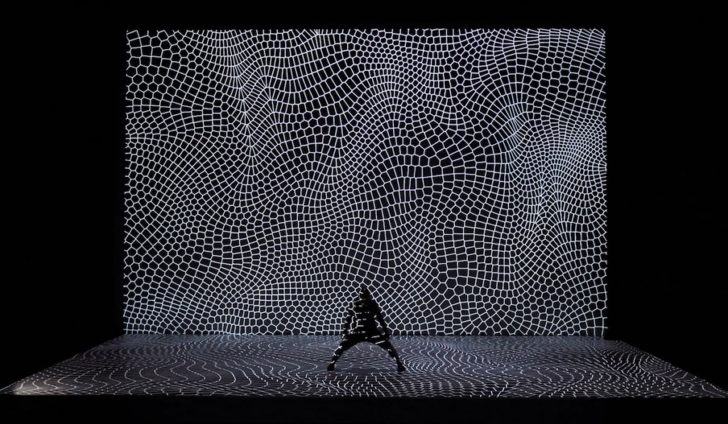 Spectacle d'art numérique et de danse sur scène