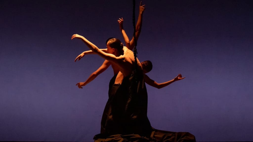 Groupe de danseurs lors d'un spectacle de danse au Festival Romaeuropa